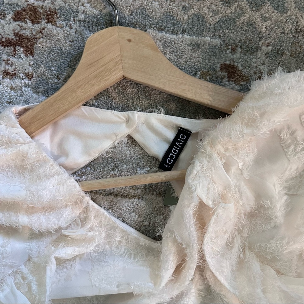 H&M Puff-sleeved midi dress with cut out back with bow - Picture 4 of 5